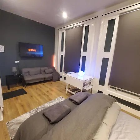 London Oasis Studio Apartment-2