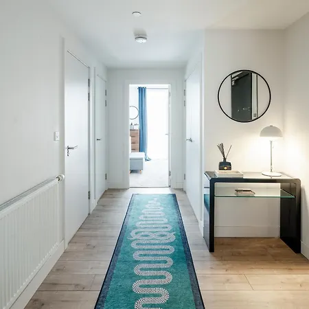 Beautiful & Contemporary Hackney Retreat-2