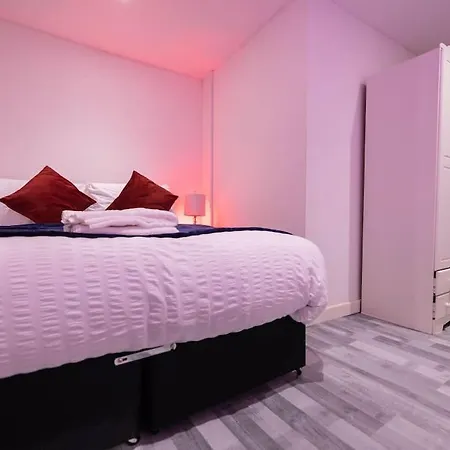 1 Bedroom-Sofabed-Worktable-4-Wifi-Parking-3