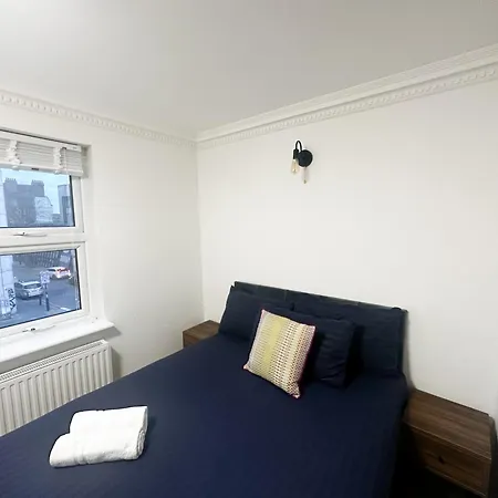 Flat 3 Stay In Aldgate Apartments-2