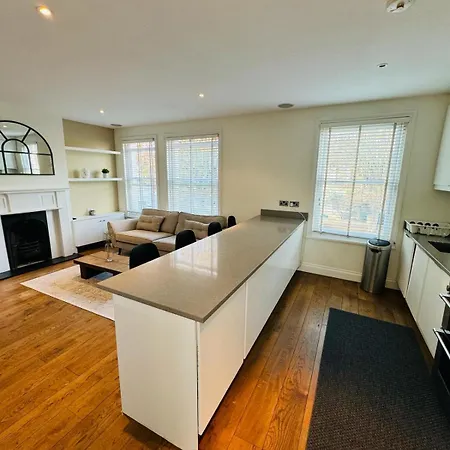 Stunning Flat In Chiswick-3