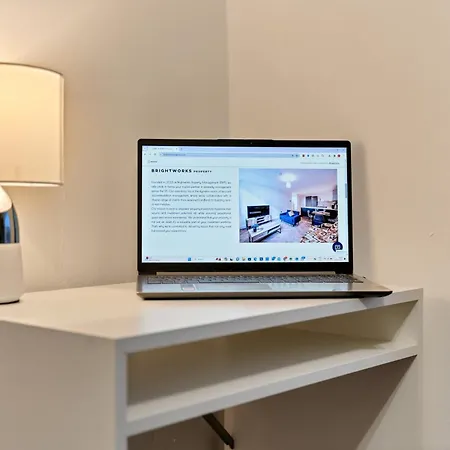 Stylish 2 Bed Apartment Near Central London-3