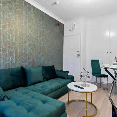 Stylish 2 Bed Apartment Near Central London-2