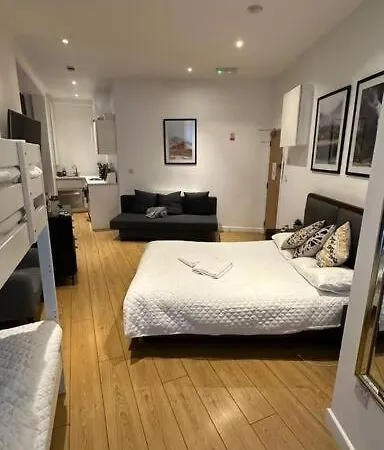 Sleep 6 Piccadilly Grand In London Vr5-3