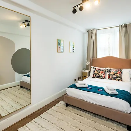 Charming Spacious 2Br Flat Near Station Plus Parking-2