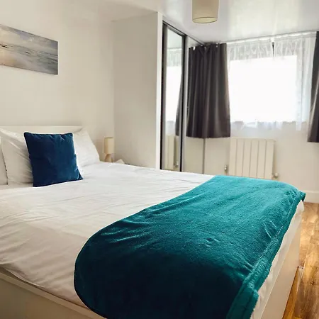 Canary Wharf - Luxury Apartments-3