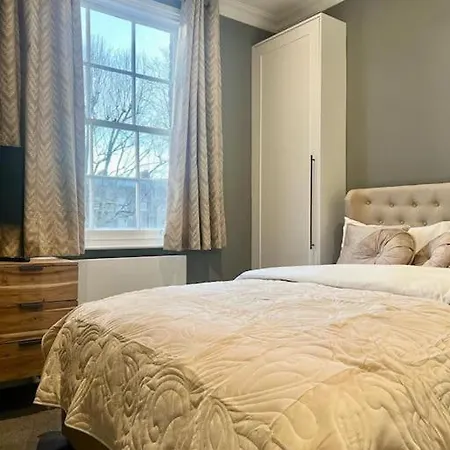 Flat In The Heart Of Holland Park-3