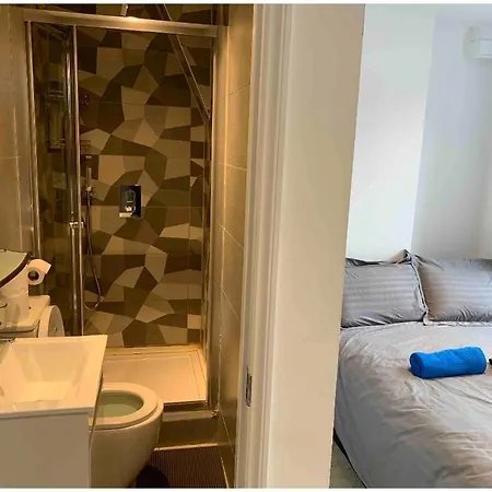 Central London Property-Ensuite, Double And Budget Room-3