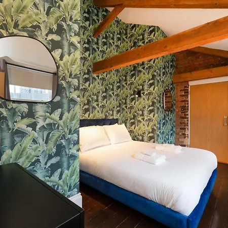 Crashpads Shoreditch Apartments - The Club Row Collection-2