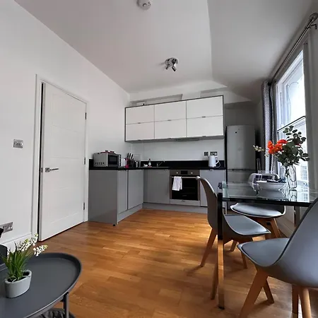 Apt 4, Soho Apartments 2Nd Floor By Indigo Flats-2