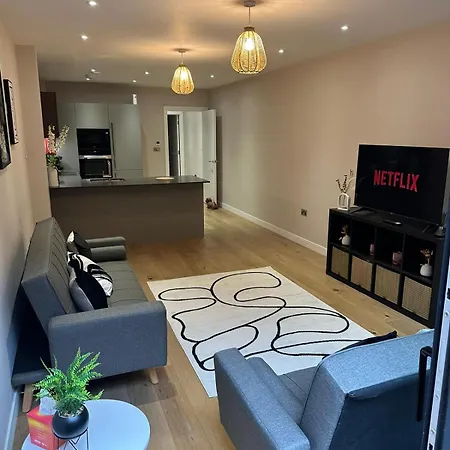 Richardson Deluxe Apartments - 3 Bed-3