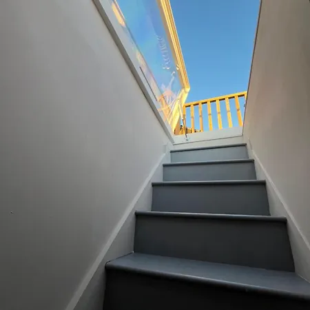 Modern Two Bed Flat In Notting Hill-3