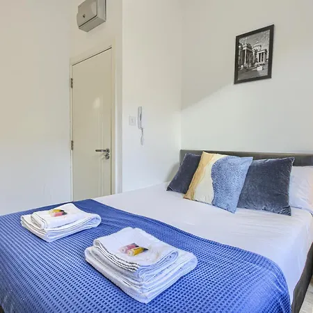 The Finsbury Deluxe Apartments-2