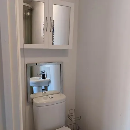 Central And Peaceful Room With Your Own Bathroom-3