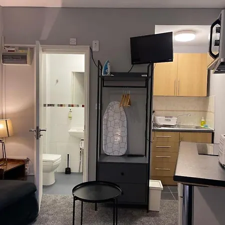 Single Bright Studio Flat In King'S Cross-3