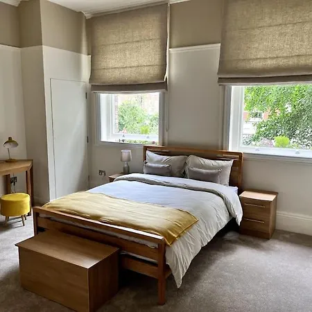 Stunning 2 Bedroom Apartment In Marylebone High St-3