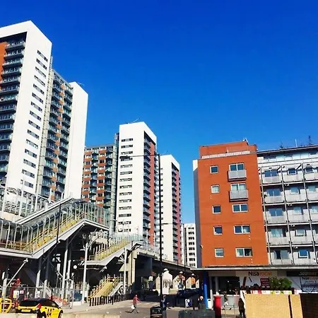 1 Bedroom Flat Near Excel, O2, Canary Wharf - London-2