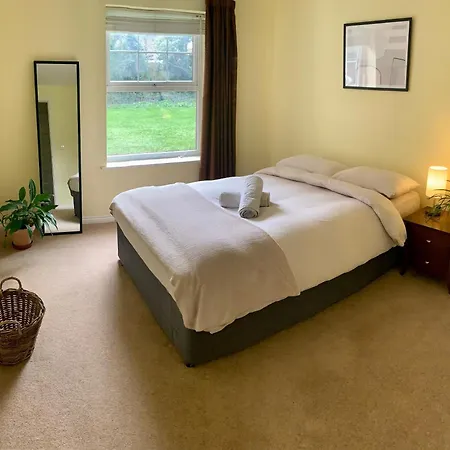 Peaceful Garden View Apt. Close To Central London-3