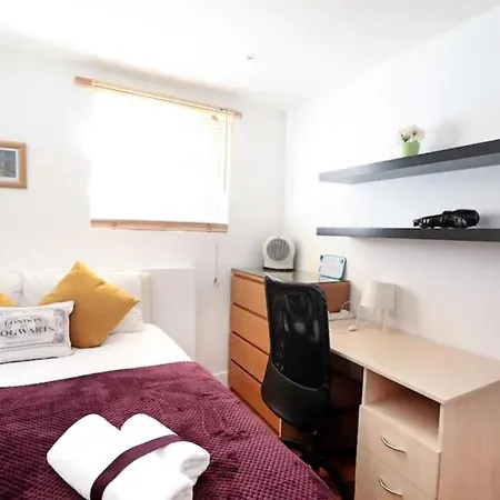 Lovely Private Bedrooms In Euston, Central London-3