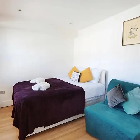 Lovely Private Bedrooms In Euston, Central London-3