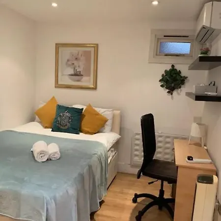 Lovely Private Bedrooms In Euston, Central London-2