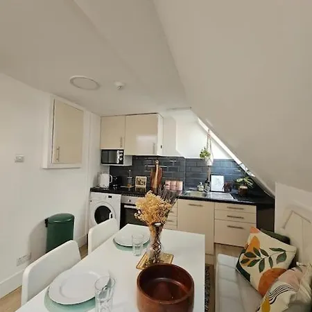 West Kensington Bright Flat-3