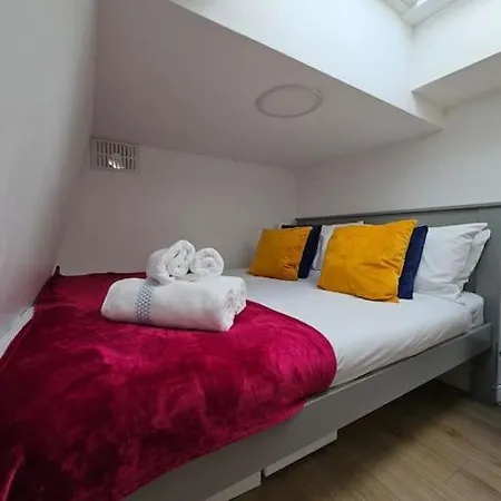West Kensington Bright Flat-2