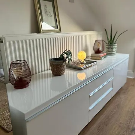 Charming Fulham Flat-2