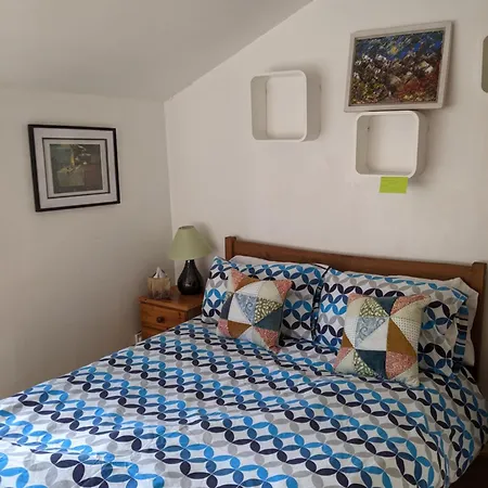 Central And Peaceful Room With Your Own Bathroom-2