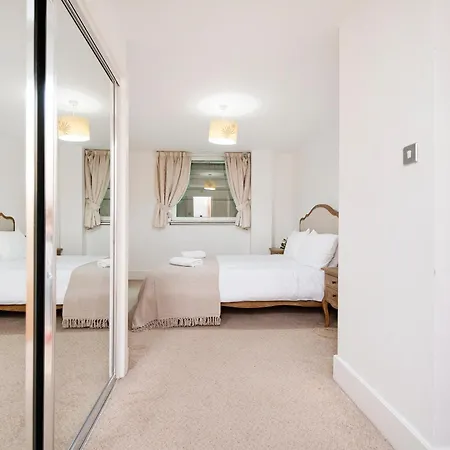 2 Bed 2 Bath Close To Big Ben-3