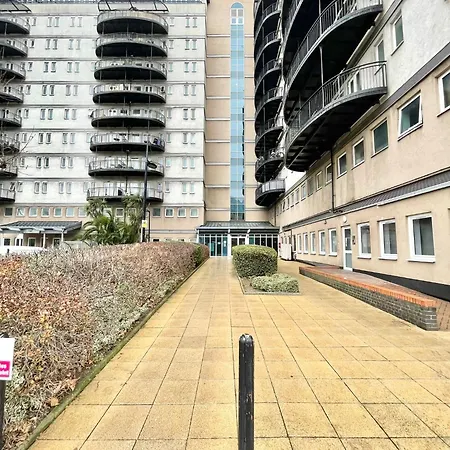 Cozy Apartment In Stratford Next To Abba-3