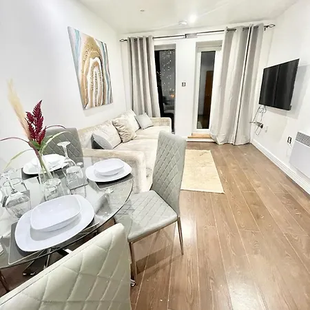 Cozy Apartment In Stratford Next To Abba-2