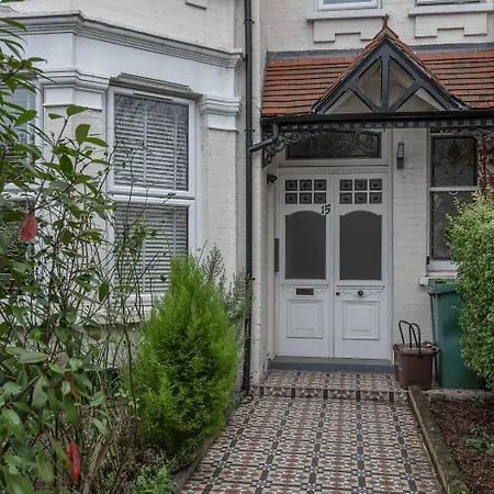 Quirky, Vintage 2 Bed Flat-2