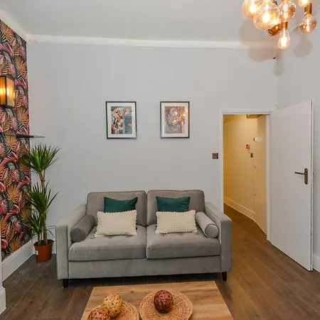 Cosy 1 Bedroom Home For Small Families-3