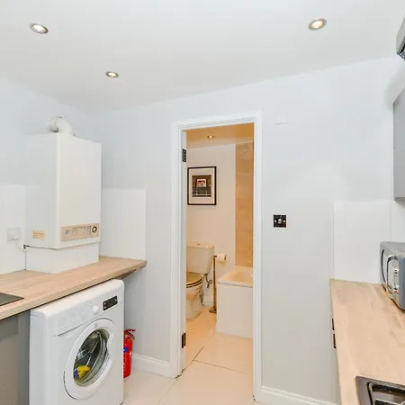 Cosy 1 Bedroom Home For Small Families-2
