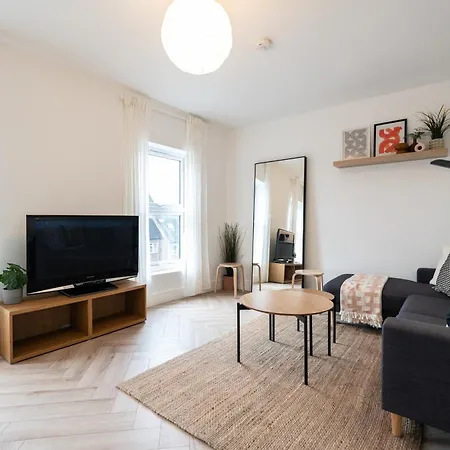 The Battersea Place - Charming 4Bdr Flat-2