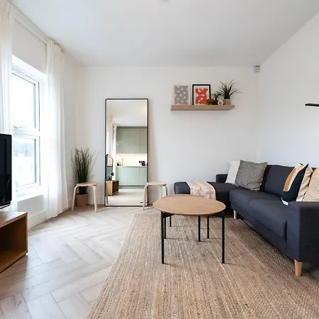 The Battersea Place - Charming 4Bdr Flat-2