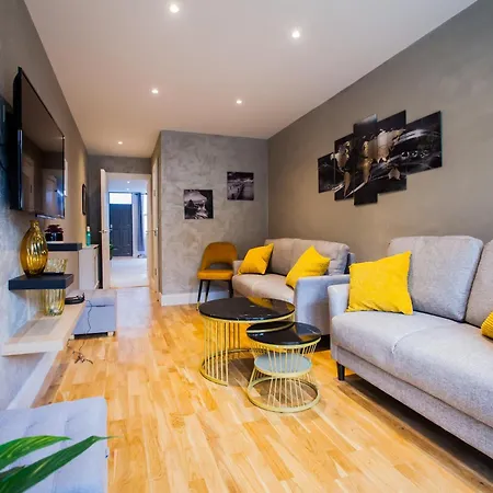 Luxury Fulham 3 Bedroom Garden House-3
