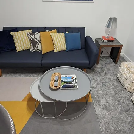 Old Compton Apartamento: Charming Retreat for Mature Guests-3