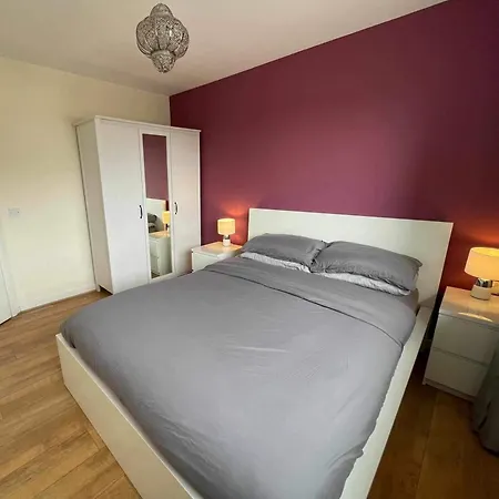 One Bedroom With Great City Views-3
