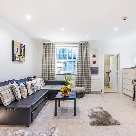 Modern South Kensington Apartment-3