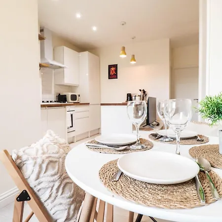 Right By Oval Station 2-Bed Flat ! Free Wifi!-2