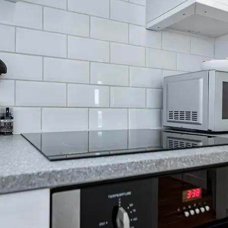 Stunning Flat On King'S Road, Chelsea With Balcony-2