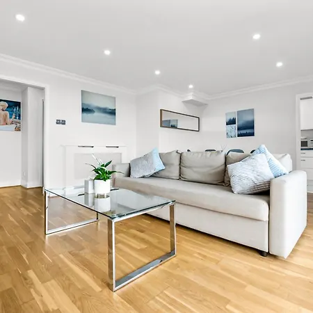Stunning Flat On King'S Road, Chelsea With Balcony-3