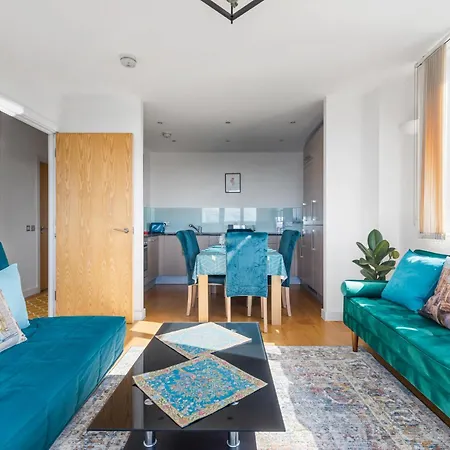 London City View Apartment, Short Walk To Tower Bridge, Free Parking-3