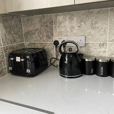 2 Bedroom Flat In London-3