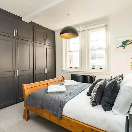 3 X Bedroom Riverside Flat With Hot Tub On Roof Terrace-3