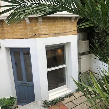 Lovely Self-Contained Basement Studio With Kitchen-2
