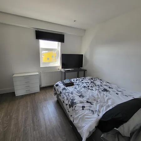 Private Room Near Central Ideal For City Explorers-2