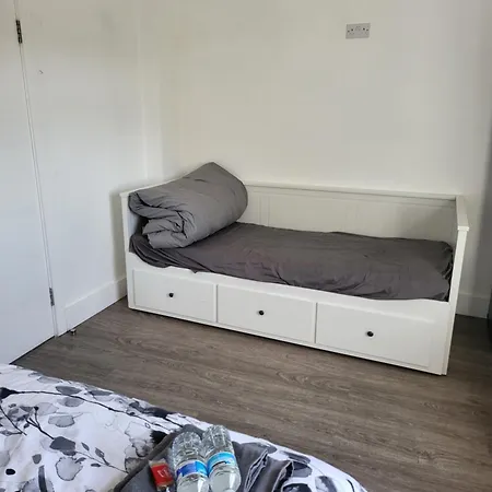 Private Room Near Central Ideal For City Explorers-3